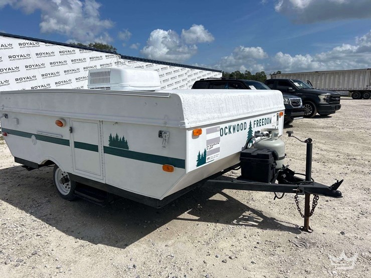 forest-river-rockwood-freedom-pop-up-camper.-image-2