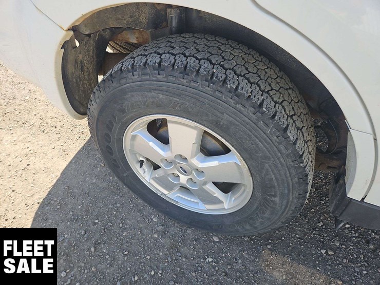 2011-ford-escape-image-11