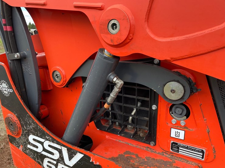 2022-kubota-ssv65-image-28