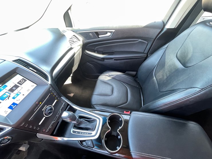 2016-ford-edge-image-25