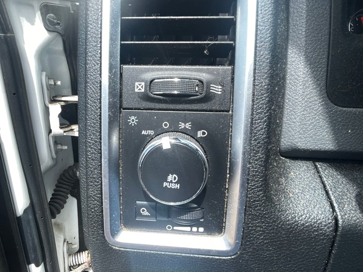 2016-dodge-ram-1500-image-26