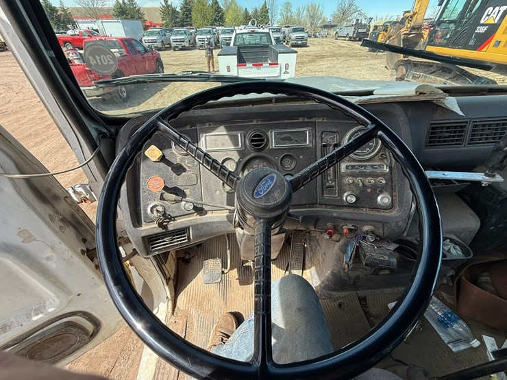 1993-ford-l8000-image-46