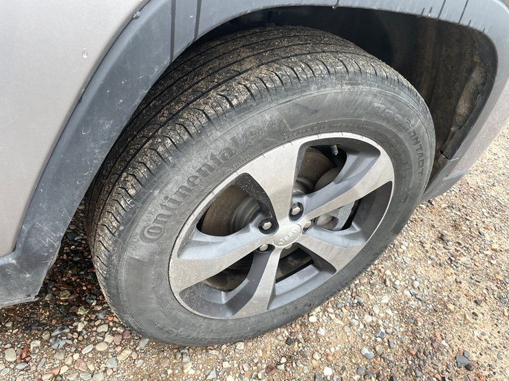 2019-jeep-cherokee-limited-image-12