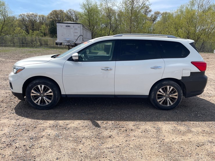 2017-nissan-pathfinder-image-2
