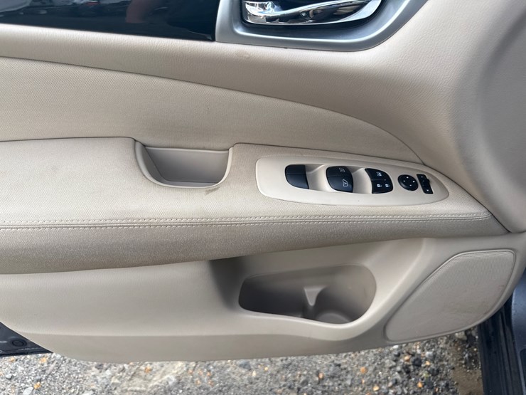 2017-nissan-pathfinder-image-14