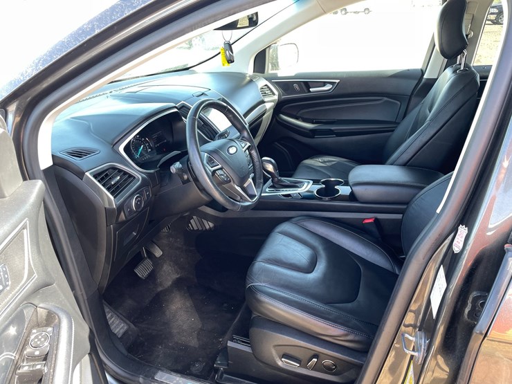 2016-ford-edge-image-19