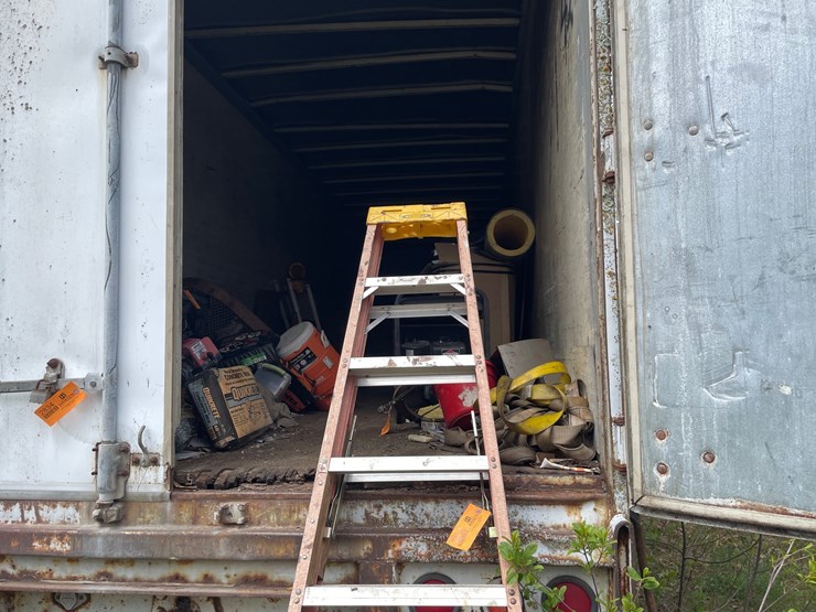 #2853-•-8'-step-ladder-(or)-image-7