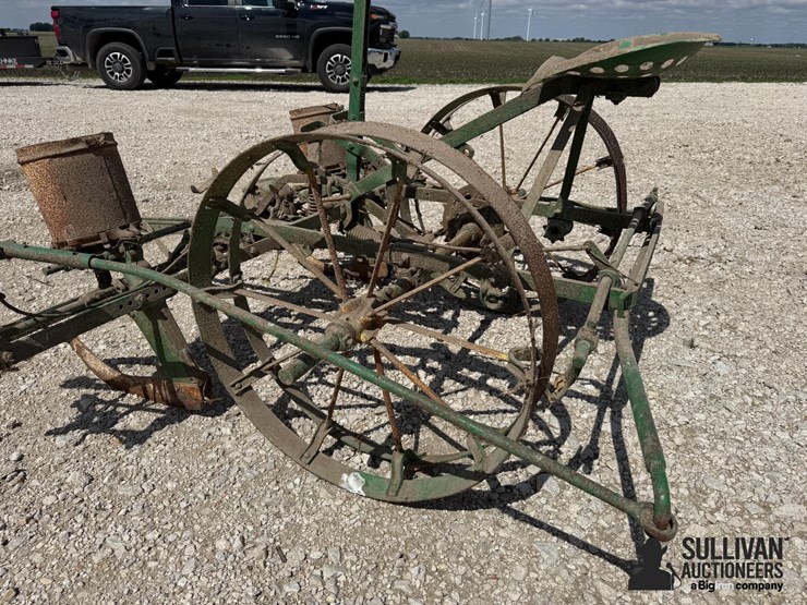 john-deere-2r40-planter-image-19