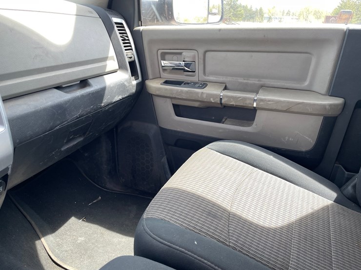 2011-dodge-ram-3500-image-34