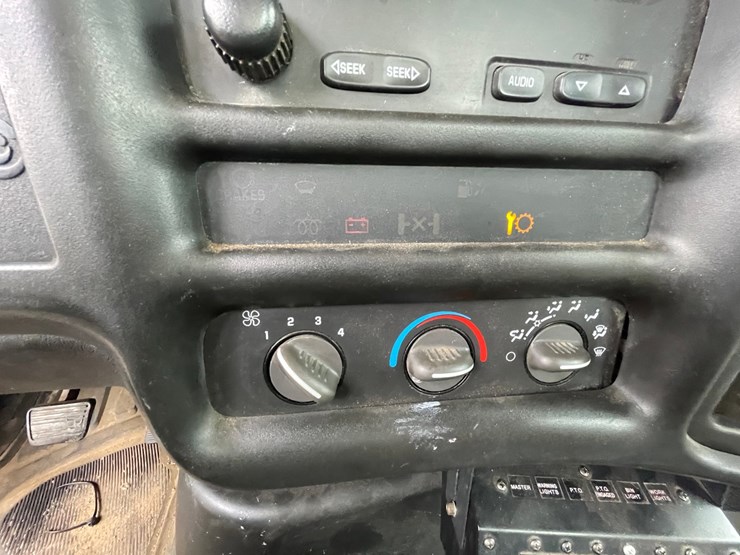 #1302-•-2003-chevrolet-c7500-boom-truck-**non-runner**(has-mn-title)-image-43