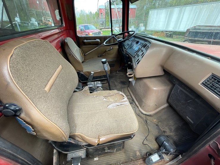 1988-ford-l9000-image-19
