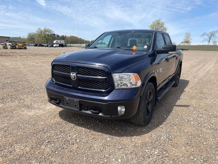 2015-dodge-1500-image-1