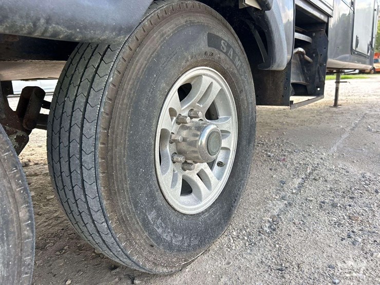2013-forest-rive-brookstone-310ls-5th-wheel-t/a-travel-trailer-image-50
