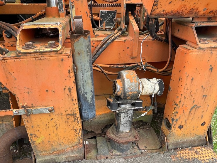 #2869-•-blaw-knox-paver-(or)-image-17