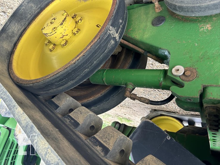 2004-john-deere-8220t-image-41