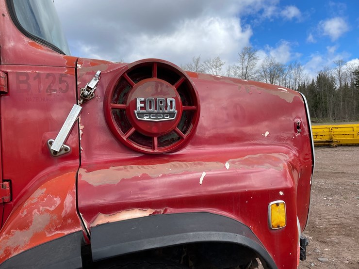 1980-ford-9000-image-53