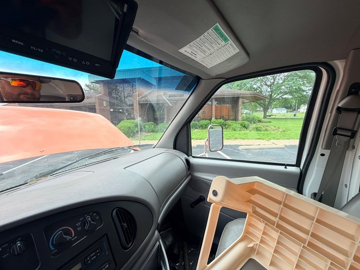 #24061-•-1998-ford-econoline-box-truck-image-39