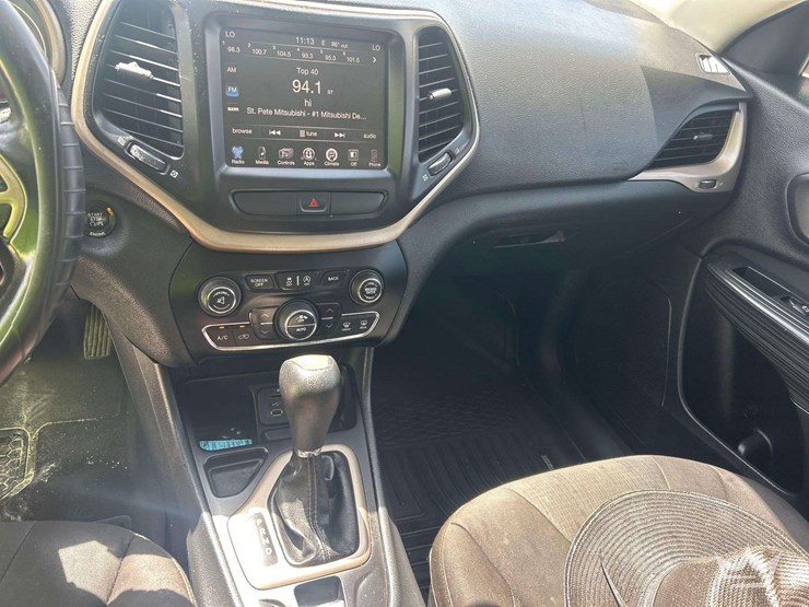 2016-jeep-cherokee-image-17