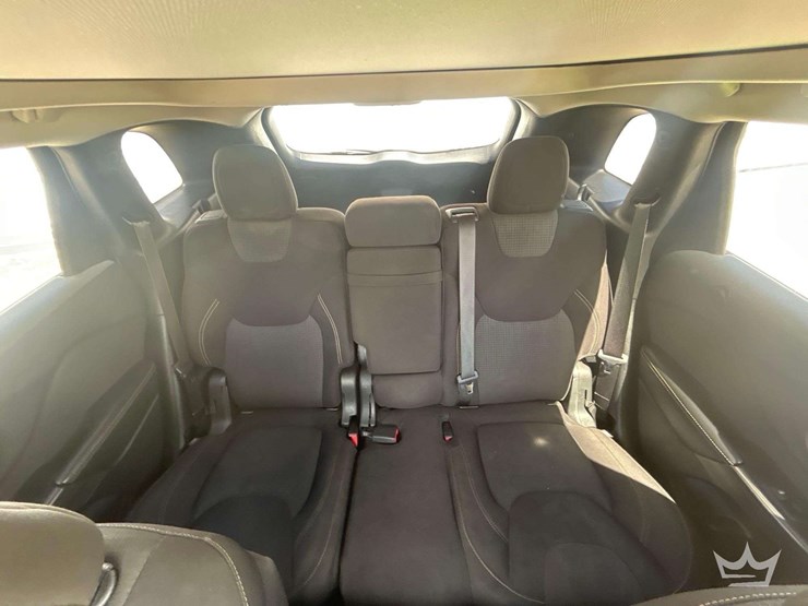 2016-jeep-cherokee-image-23