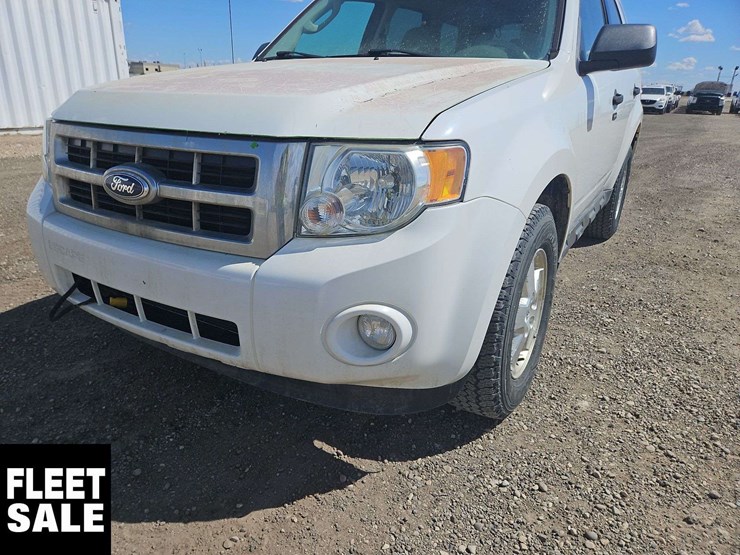 2011-ford-escape-image-35