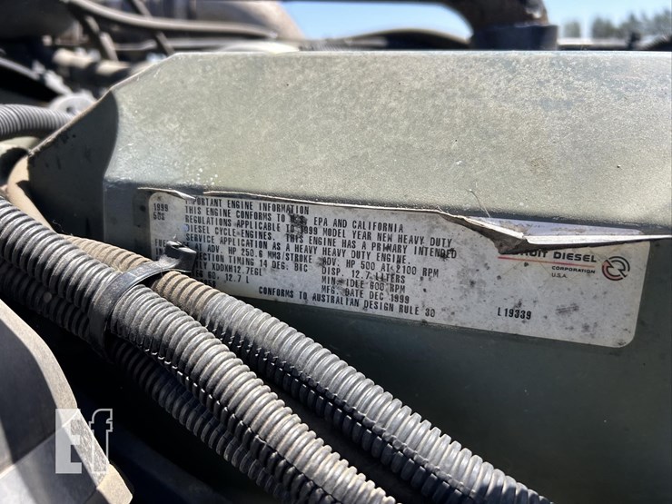 2000-freightliner-fld120-image-60
