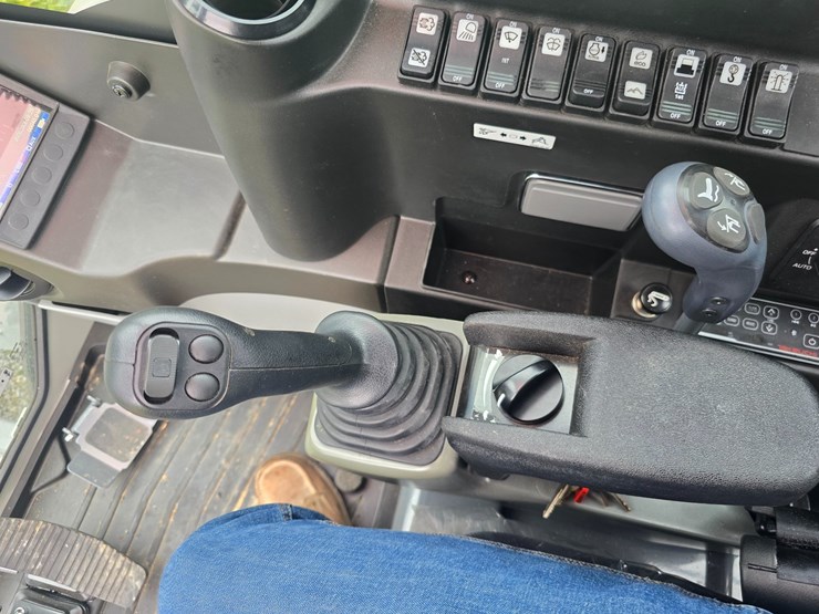 2024-takeuchi-tb290-image-51