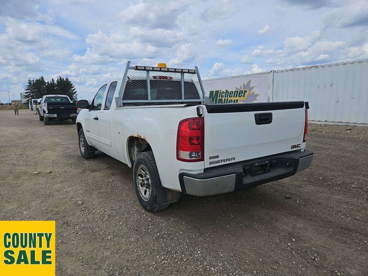 2010-gmc-sierra-1500-image-3