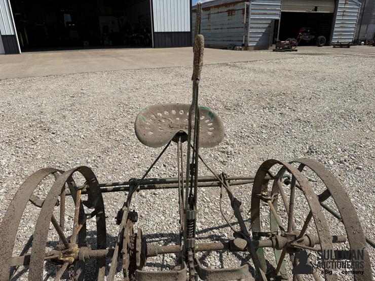 john-deere-2r40-planter-image-17