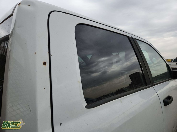 2011-dodge-3500-image-27