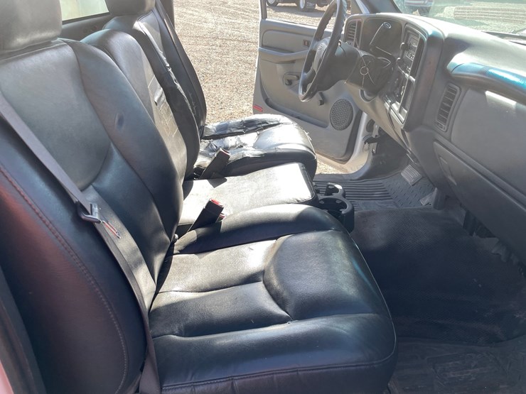 2007-chevrolet-3500-image-28