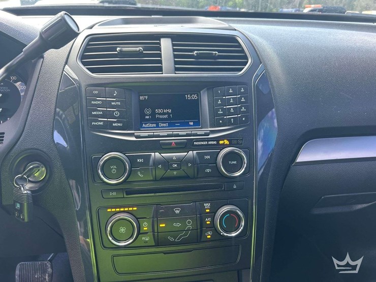 2018-ford-explorer-image-15