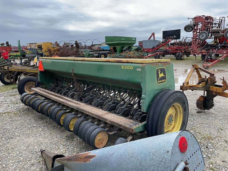 john-deere-8300-image-3