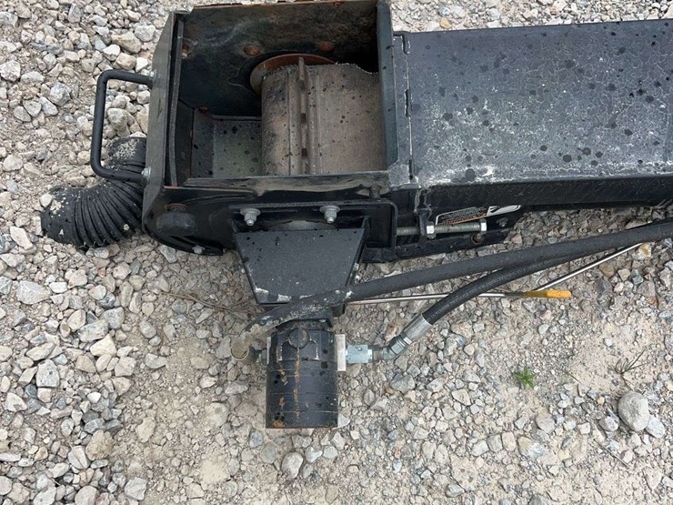 unverferth-um-18ft-rubber-belted-grain-conveyor-elevator,-hydraulic-drive-image-4