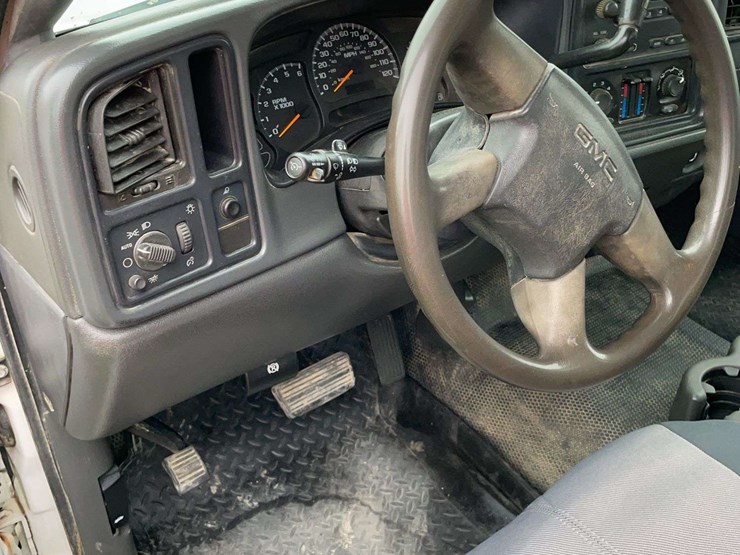 2004-gmc-3500-image-6