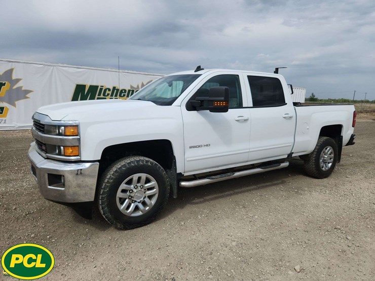 2017-chevrolet-silverado-2500hd-image-1