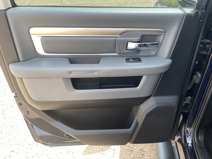 2015-dodge-1500-image-27
