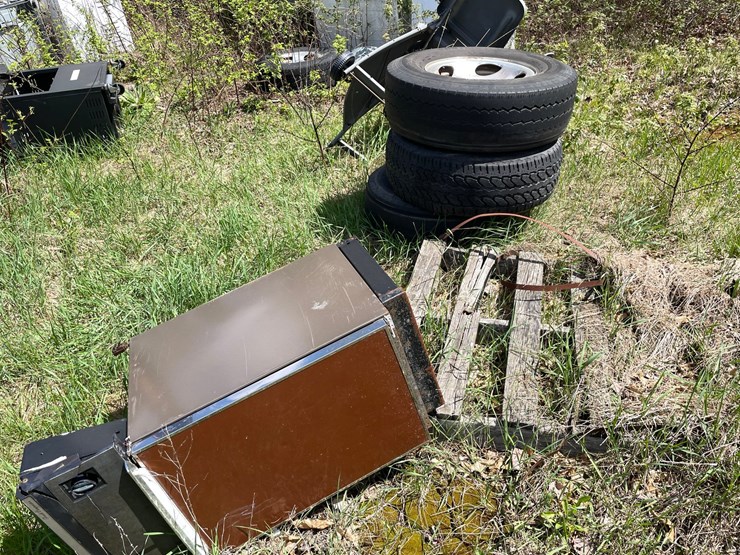 #2831-•-scrap-iron-pile-(or)-image-5