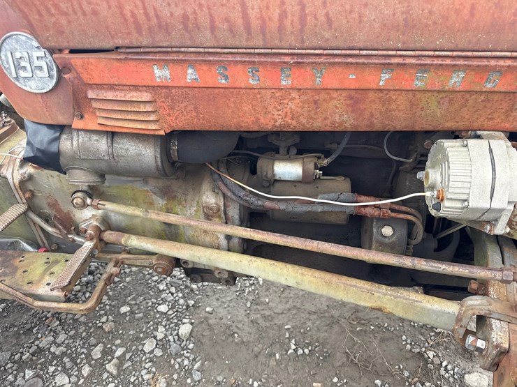 massey-ferguson-135-image-25