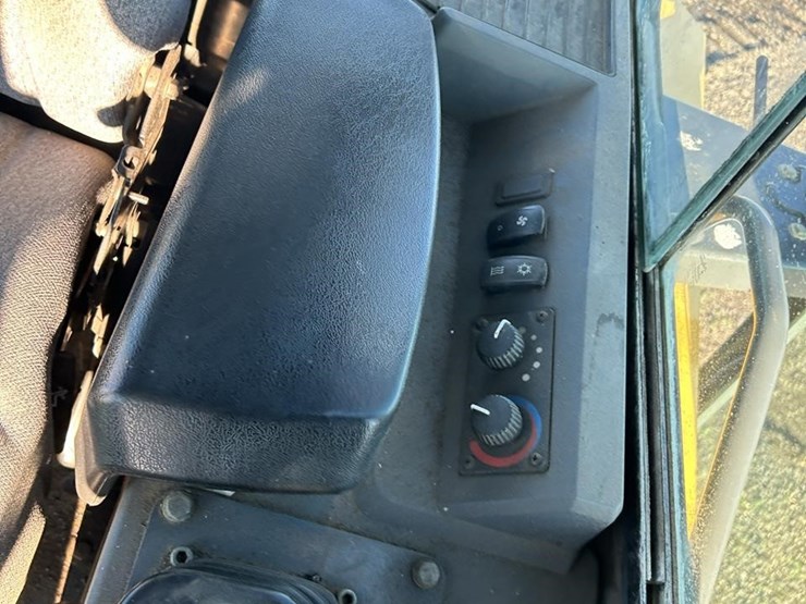 2017-deere-700k-xlt-image-44