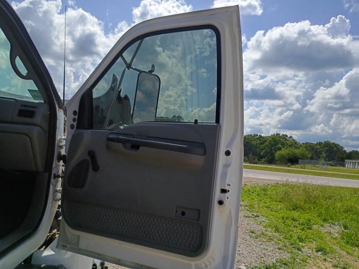 2005-ford-f750-image-41