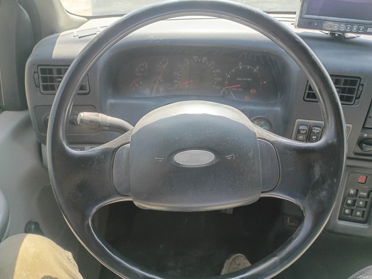 2005-ford-f750-image-54