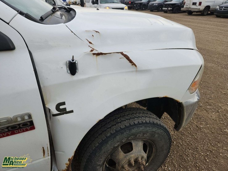 2011-dodge-3500-image-29