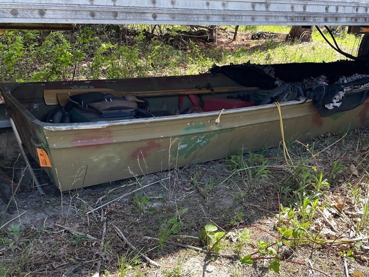 #2832-•-jon-boat-(or)-image-1
