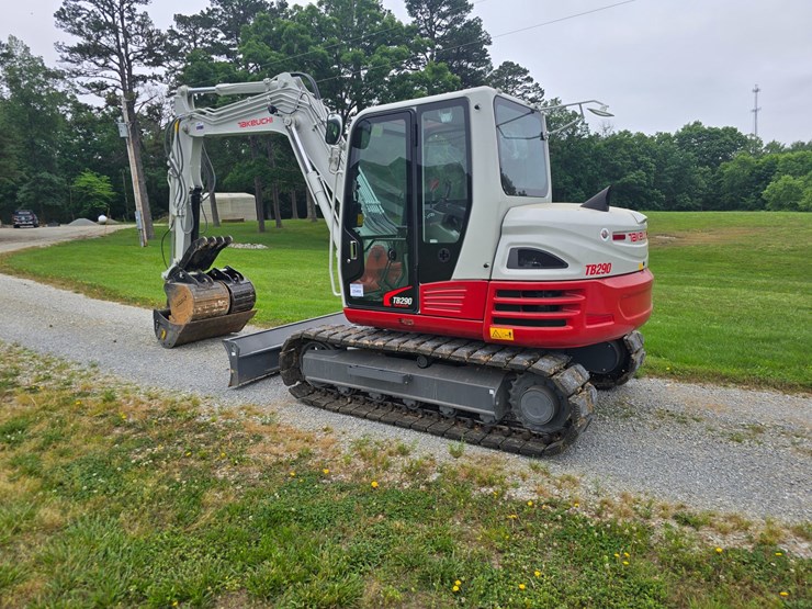 2024-takeuchi-tb290-image-9