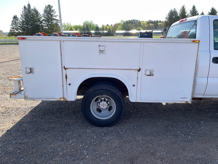 2007-chevrolet-3500-image-13