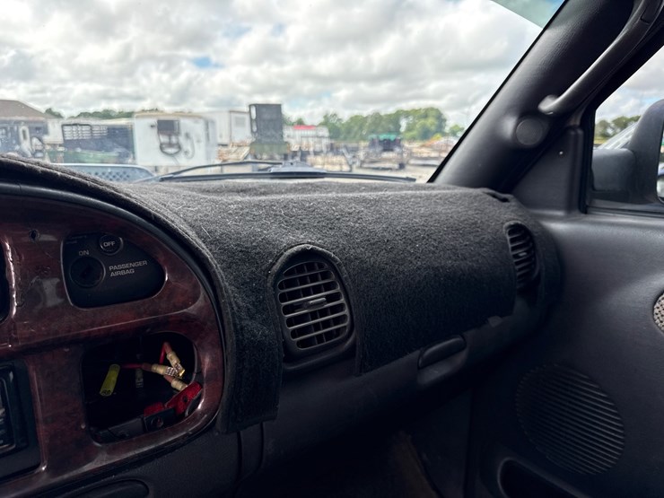2001-dodge-2500-image-45