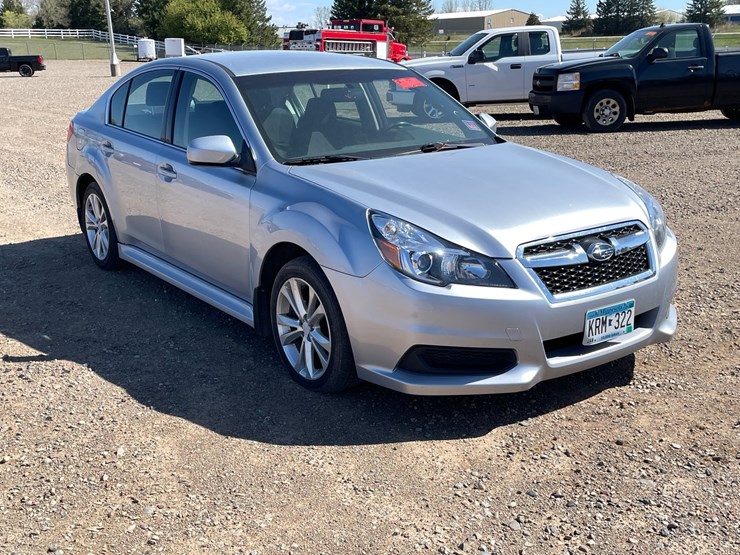 #1404-•-2014-subaru-legacy-(has-mn-title)-image-7