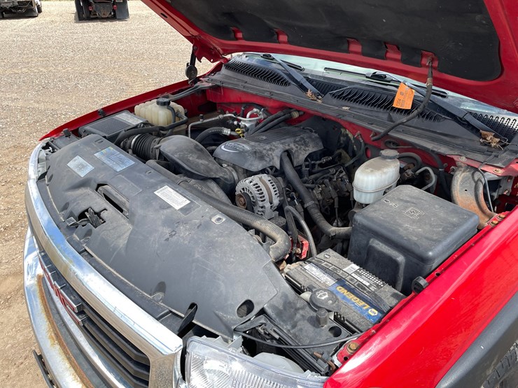 #1304-•-2005-gmc-sierra-pickup-truck-*non-runner*-(has-mn-title)-image-12