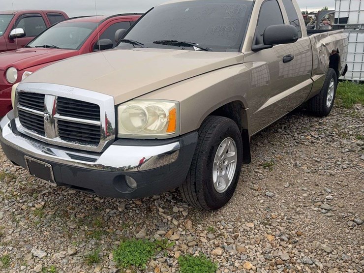 2005-dodge-dakota-slt-image-1