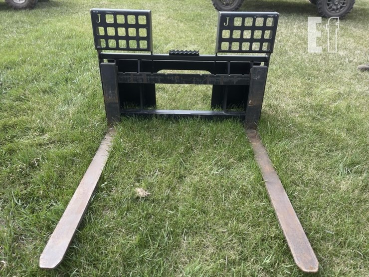 jenkins-skid-attach-pallet-forks-image-1